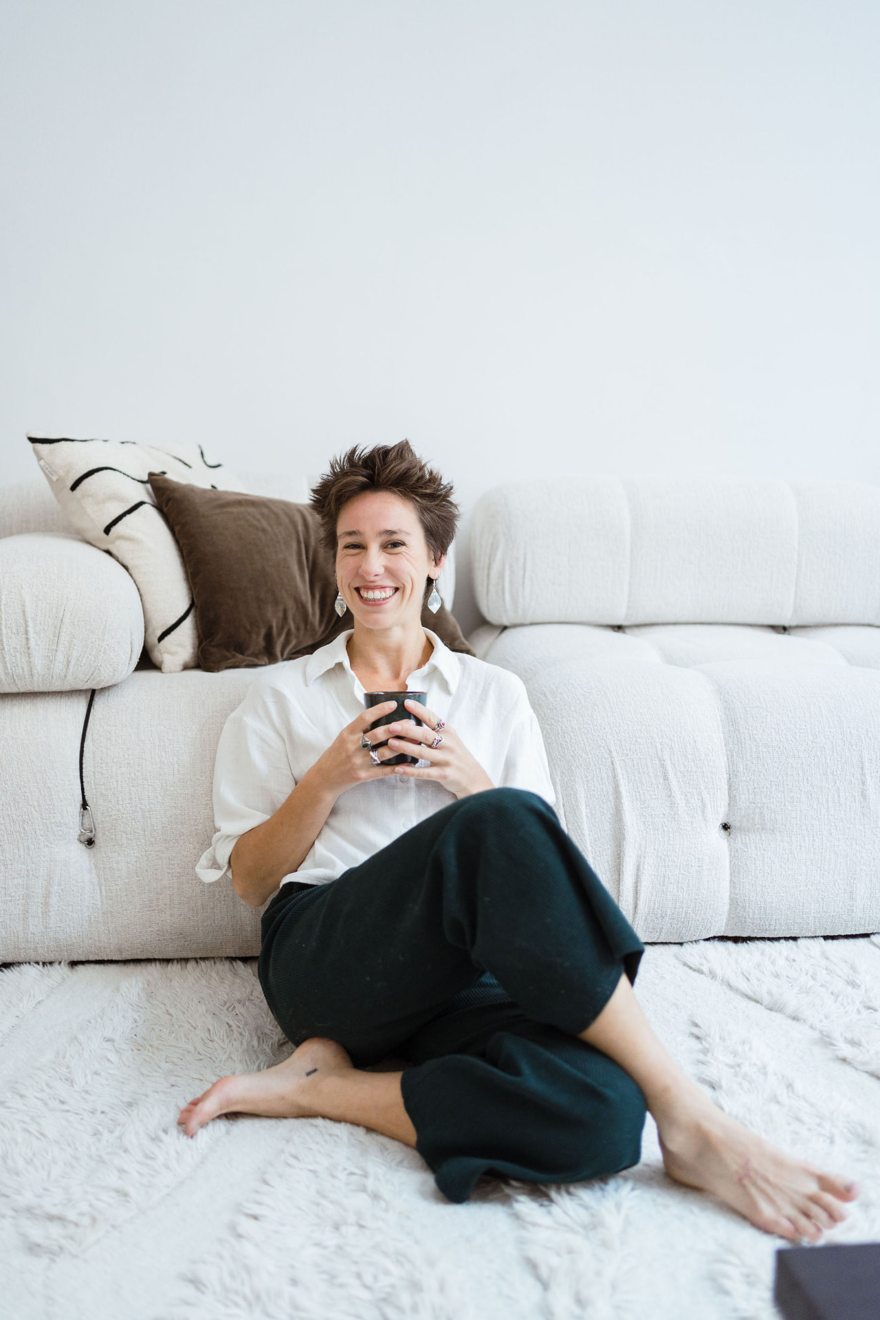 Silke met een kop koffie